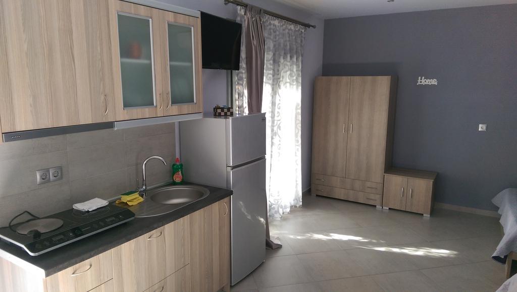 Aimilias Family Apartments Vrasná エクステリア 写真