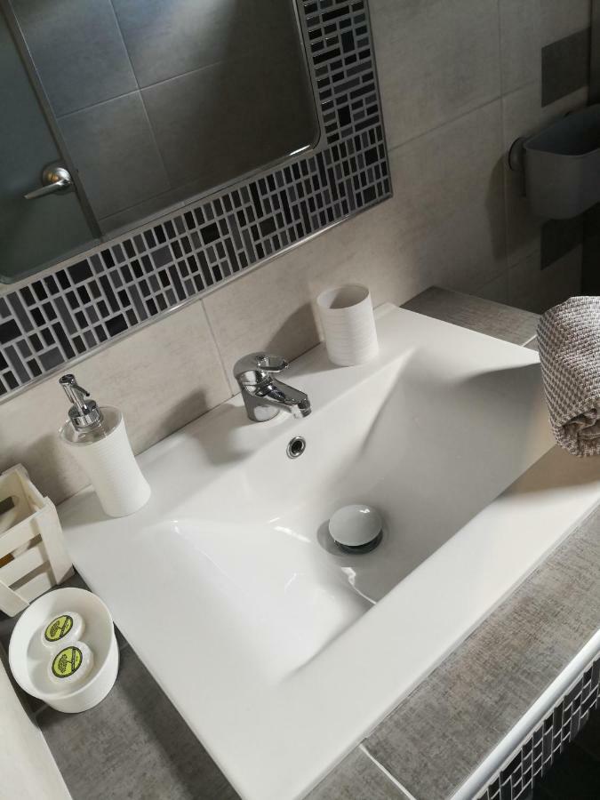Aimilias Family Apartments Vrasná エクステリア 写真